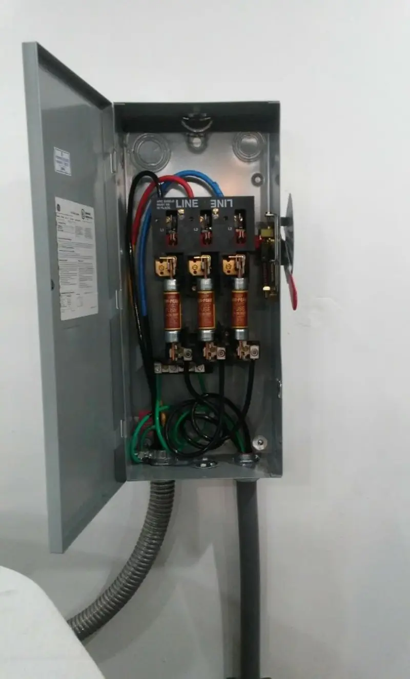 Three-phase disconnect switch installed for Smoke Detector Installation in Orofino